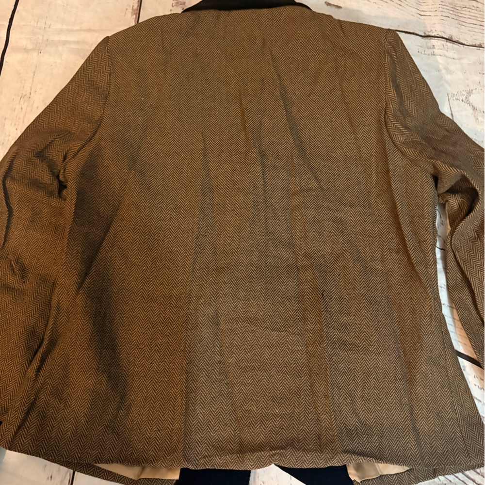 Couture herringbone tweed blazer featuring contrast velvet accents, gold buttons - Picture 8 of 13